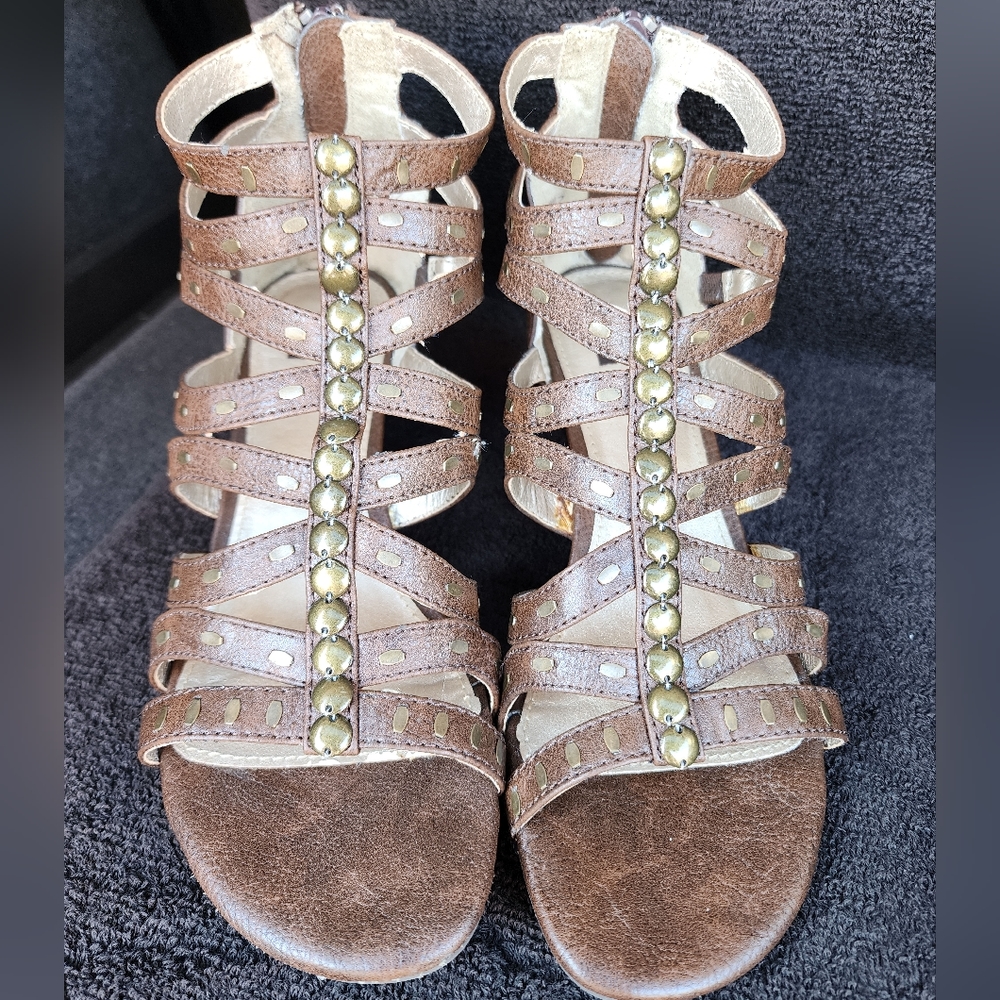 R2 Brown Mayfield wedges size 7